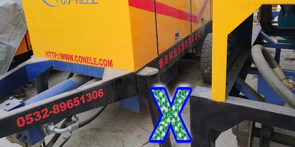 混凝土泵入庫(kù)前清洗、放水、涂潤(rùn)滑脂、擦干每一個(gè)步驟都不能少