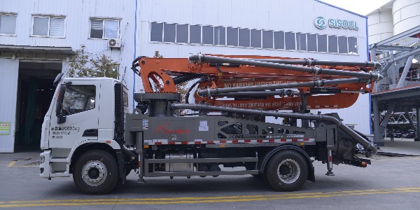 客戶在考慮泵車底盤時，有4點因素會受到影響