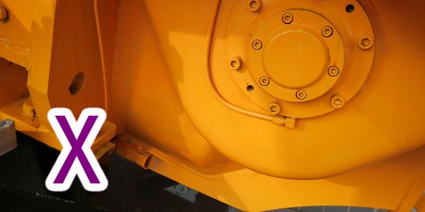 小型泵車在行駛過(guò)程中，突然爆胎該怎么解決才能有效避免事故的發(fā)生？