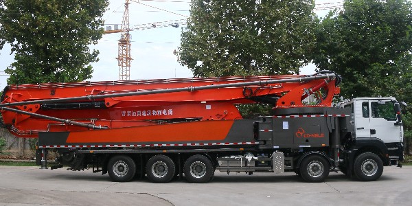 泵車在開(kāi)機(jī)使用前的注意事項(xiàng)