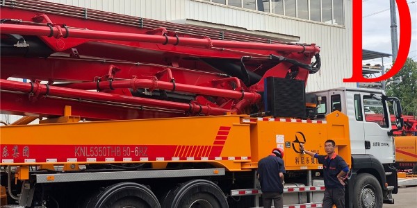 怎樣購買一臺小型混凝土泵車，什么價格劃算？