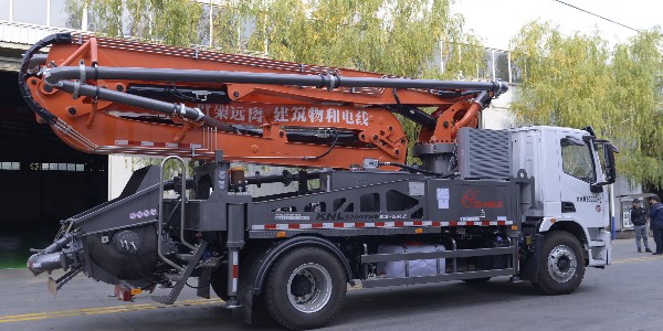 當(dāng)你考慮32米小泵車時，有哪些點是在選擇時要注意的呢？