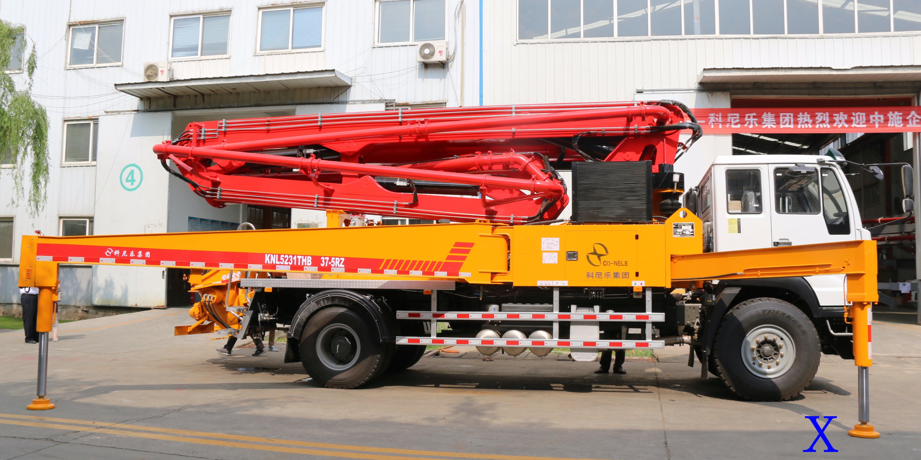 小型泵車伸展臂架時(shí)需要注意哪些？