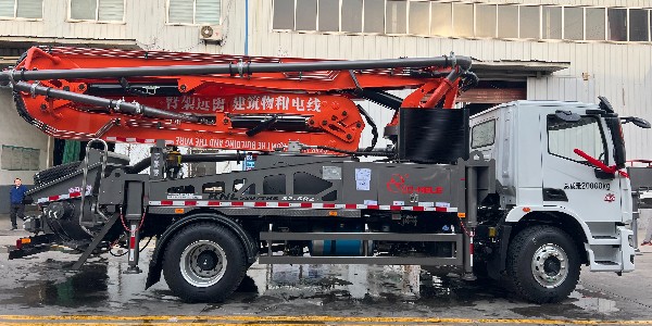 隨著32米短臂架泵車成為農(nóng)村關(guān)注焦點(diǎn)，要如何選擇泵車
