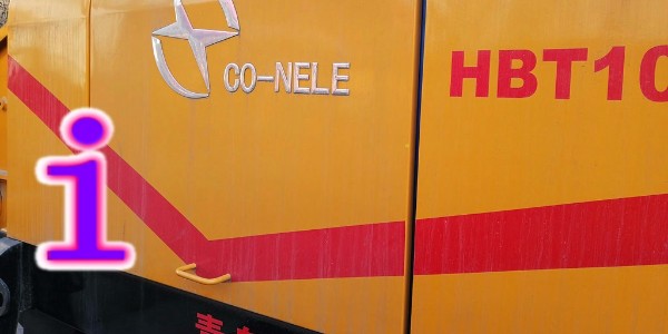 混凝土泵使用過程中，需要將輸送管道固定以免管道滑落或滑動造成危險(xiǎn)