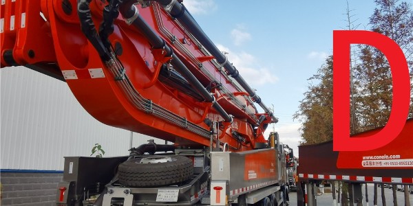 如何清理混凝土泵車的料斗？