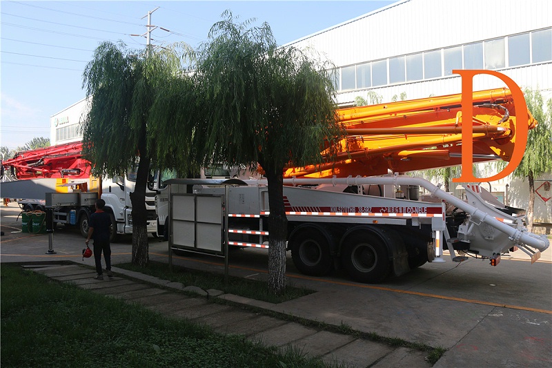 青島混凝土泵車價(jià)格 (11)